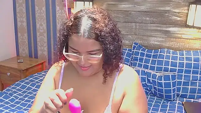 NicolBonnie online show from October 2025 04:27:01 PM