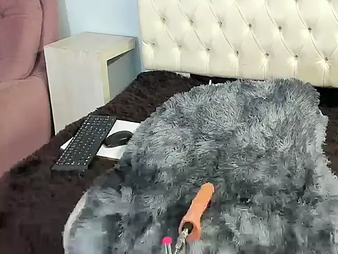 Snapshot of Sally_Moonn chatting on October 2025 07:40:01 PM Sally Moonn online show from October 2025 07:40:01 PM