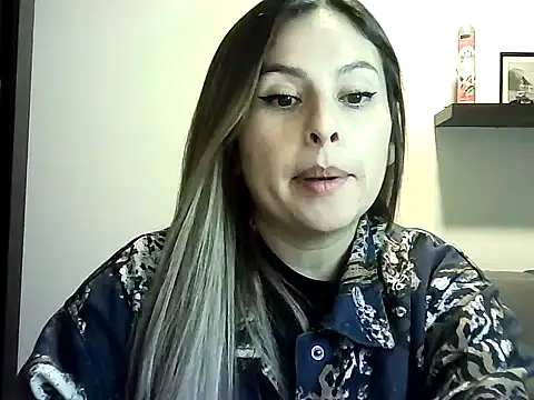 Snapshot of Valery__Rouse_ chatting on June 2026 04:17:01 AM Valery Rouse online show from June 2026 04:17:01 AM