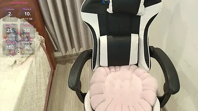 Snapshot of Bae_Gigii chatting on December 2025 12:21:01 PM Bae Gigii online show from December 2025 12:21:01 PM