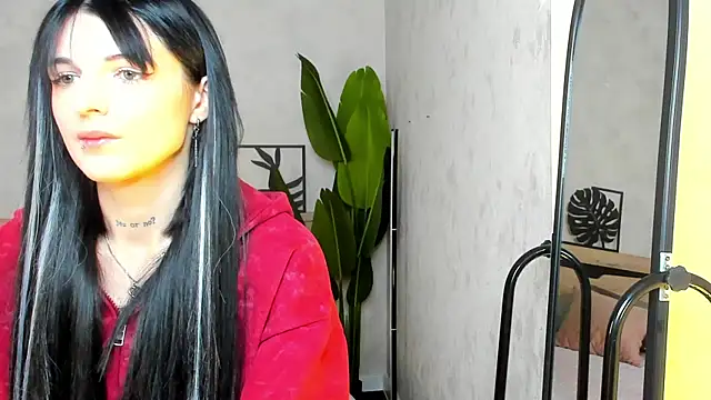 Lynn Martin online show from May 2026 01:00:01 AM