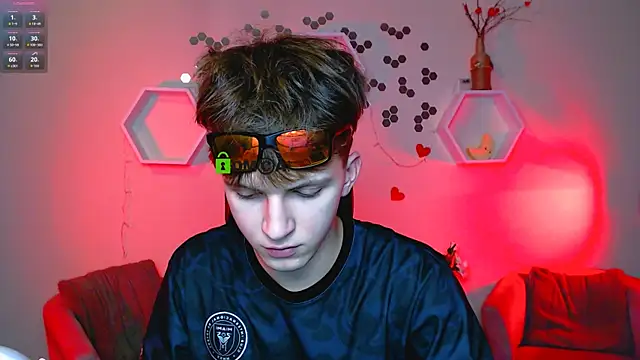 Snapshot of travis_wolf_ chatting on October 2025 06:52:01 PM travis wolf online show from October 2025 06:52:01 PM