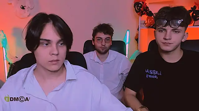 Snapshot of travis_wolf_ chatting on October 2025 07:53:02 PM travis wolf online show from October 2025 07:53:02 PM