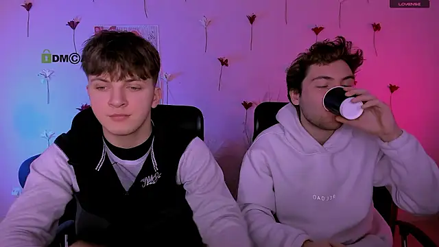 Snapshot of travis_wolf_ chatting on February 2026 10:03:02 AM travis wolf online show from February 2026 10:03:02 AM