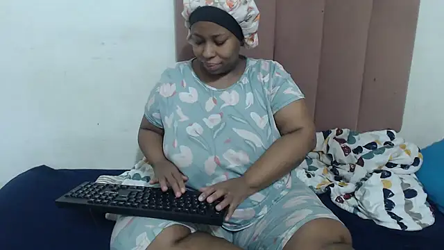 Chubby Queenx255 online show from November 2025 05:17:01 AM