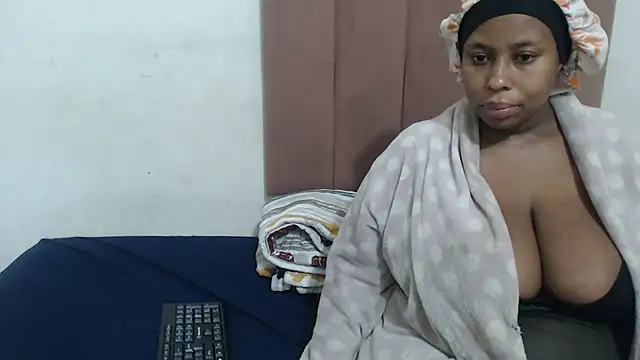 Chubby Queenx255 online show from November 2025 05:22:01 PM