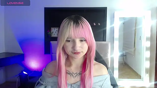  Charlotte Collins  online show from June 2026 03:28:02 PM