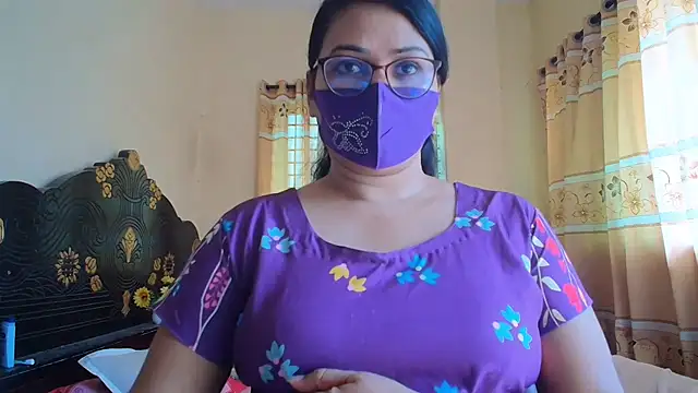 Snapshot of Elena_cruz5 chatting on June 2026 03:56:01 AM Elena cruz5 online show from June 2026 03:56:01 AM