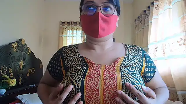 Snapshot of Elena_cruz5 chatting on July 2026 04:10:02 AM Elena cruz5 online show from July 2026 04:10:02 AM