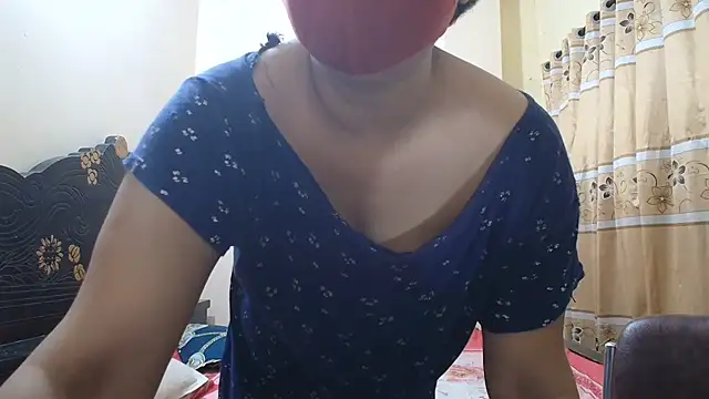 Snapshot of Elena_cruz5 chatting on July 2026 04:03:02 PM Elena cruz5 online show from July 2026 04:03:02 PM