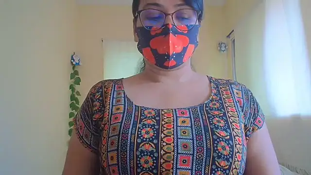 Snapshot of Elena_cruz5 chatting on August 2026 04:00:01 AM Elena cruz5 online show from August 2026 04:00:01 AM