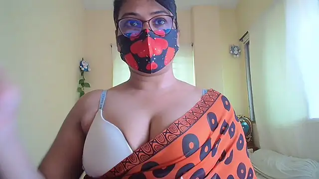 Snapshot of Elena_cruz5 chatting on August 2026 04:48:01 AM Elena cruz5 online show from August 2026 04:48:01 AM