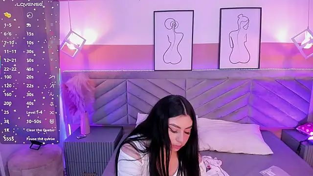 Snapshot of Mia_Valentine_ chatting on October 2025 08:40:01 PM Mia Valentine online show from October 2025 08:40:01 PM