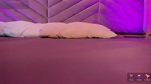 Snapshot of Mia_Valentine_ chatting on November 2025 08:32:01 PM Mia Valentine online show from November 2025 08:32:01 PM