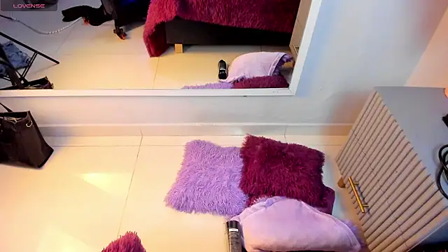 Snapshot of Mia_Valentine_ chatting on March 2026 08:16:01 PM Mia Valentine online show from March 2026 08:16:01 PM