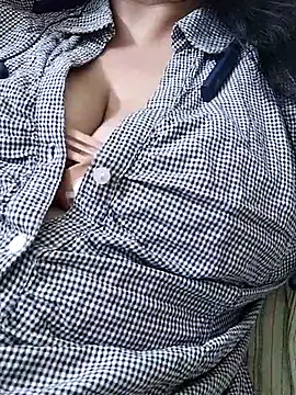 Snapshot of Janvi_-Love chatting on September 2025 05:39:02 PM Janvi -Love online show from September 2025 05:39:02 PM