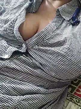 Snapshot of Janvi_-Love chatting on October 2025 05:32:02 PM Janvi -Love online show from October 2025 05:32:02 PM