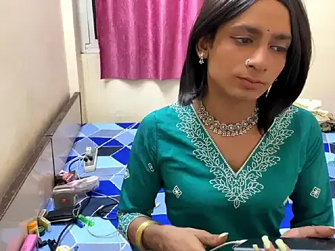 LuvLayla online show from October 2025 06:19:02 PM