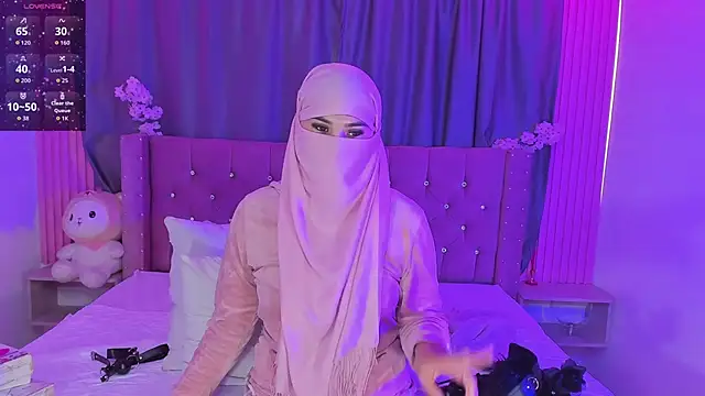 Nayla-Mouna online show from May 2026 07:32:01 PM