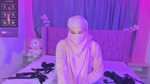 Nayla-Mouna online show from May 2026 07:38:01 AM