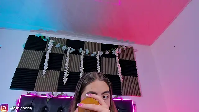  leda swan  online show from June 2026 09:22:02 AM