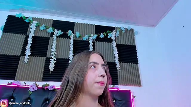  leda swan  online show from June 2026 10:08:01 AM
