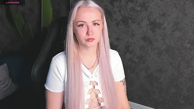 Snapshot of Joyce_Howard chatting on September 2025 02:04:02 AM Joyce Howard online show from September 2025 02:04:02 AM