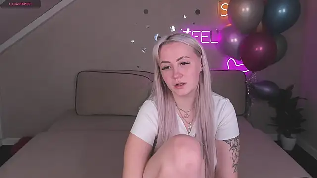 Snapshot of Joyce_Howard chatting on October 2025 02:15:01 PM Joyce Howard online show from October 2025 02:15:01 PM