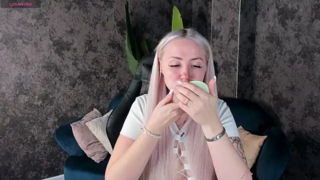 Snapshot of Joyce_Howard chatting on October 2025 02:37:02 AM Joyce Howard online show from October 2025 02:37:02 AM