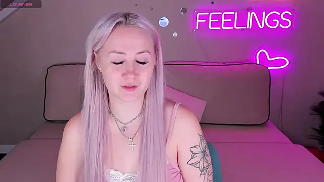 Snapshot of Joyce_Howard chatting on October 2025 02:23:02 AM Joyce Howard online show from October 2025 02:23:02 AM