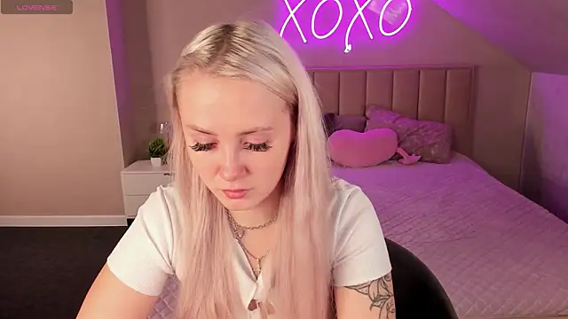 Snapshot of Joyce_Howard chatting on October 2025 02:12:01 AM Joyce Howard online show from October 2025 02:12:01 AM