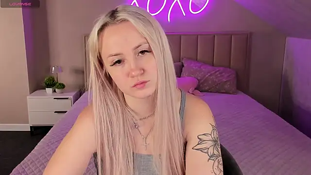 Snapshot of Joyce_Howard chatting on October 2025 02:30:02 AM Joyce Howard online show from October 2025 02:30:02 AM