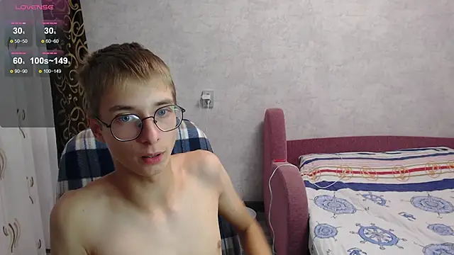 glasses cat online show from September 2025 02:55:01 AM