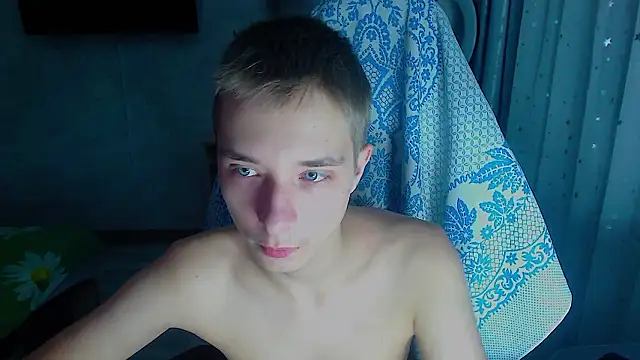 Snapshot of glasses_cat chatting on February 2026 10:15:01 PM glasses cat online show from February 2026 10:15:01 PM