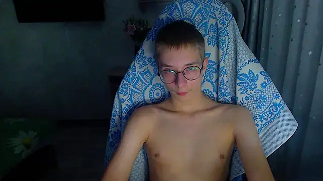 Snapshot of glasses_cat chatting on February 2026 11:34:02 PM glasses cat online show from February 2026 11:34:02 PM