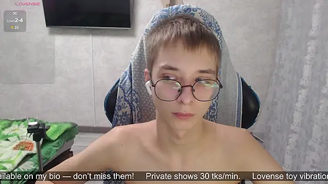 Snapshot of glasses_cat chatting on March 2026 06:36:02 PM glasses cat online show from March 2026 06:36:02 PM