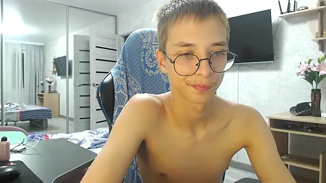 Snapshot of glasses_cat chatting on July 2026 08:49:02 PM glasses cat online show from July 2026 08:49:02 PM