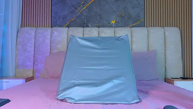 mia scot online show from February 2026 11:59:01 AM