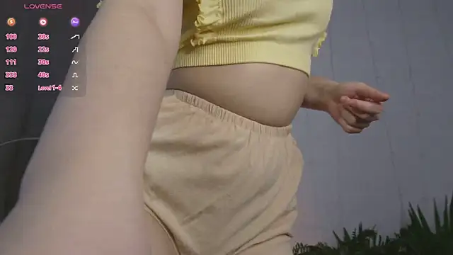 Snapshot of Lina_Glow chatting on April 2026 06:46:01 AM Lina Glow online show from April 2026 06:46:01 AM