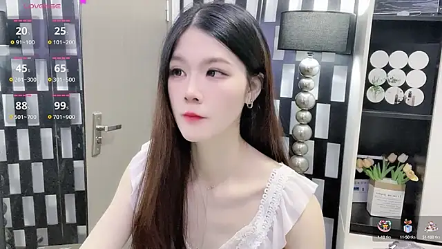 Snapshot of Yueyue-MM chatting on October 2025 01:06:02 AM Yueyue-MM online show from October 2025 01:06:02 AM