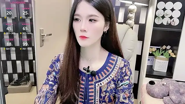 Yueyue-MM online show from November 2025 01:26:02 PM