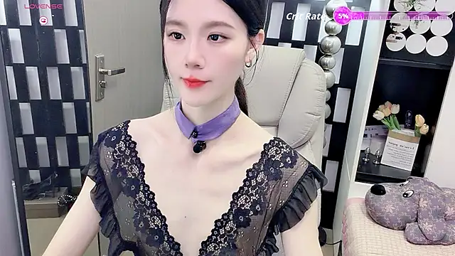 Snapshot of Yueyue-MM chatting on May 2026 12:23:02 PM Yueyue-MM online show from May 2026 12:23:02 PM