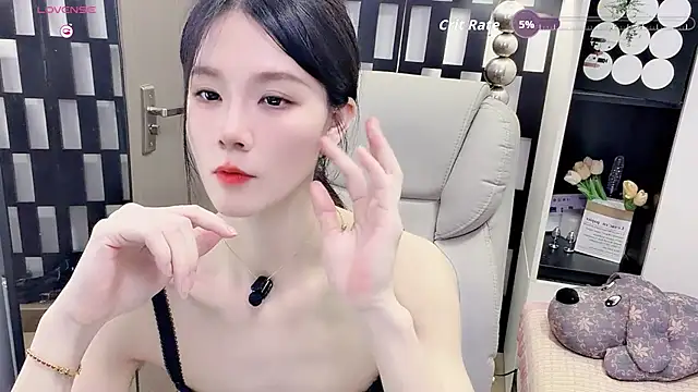 Snapshot of Yueyue-MM chatting on May 2026 02:24:01 PM Yueyue-MM online show from May 2026 02:24:01 PM