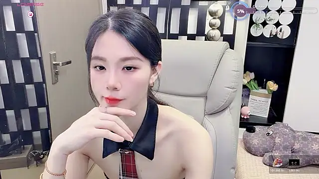 Snapshot of Yueyue-MM chatting on June 2026 03:05:02 AM Yueyue-MM online show from June 2026 03:05:02 AM