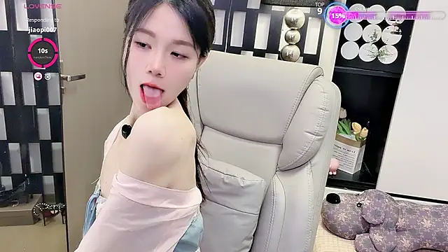 Snapshot of Yueyue-MM chatting on June 2026 02:05:01 AM Yueyue-MM online show from June 2026 02:05:01 AM