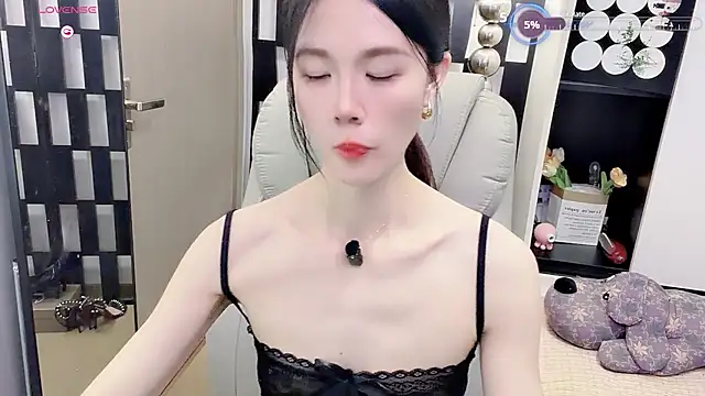 Yueyue-MM online show from June 2026 12:33:01 PM