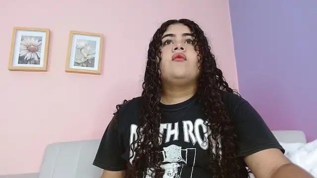 Snapshot of lourdes_moon22 chatting on September 2025 01:01:01 PM lourdes moon22 online show from September 2025 01:01:01 PM