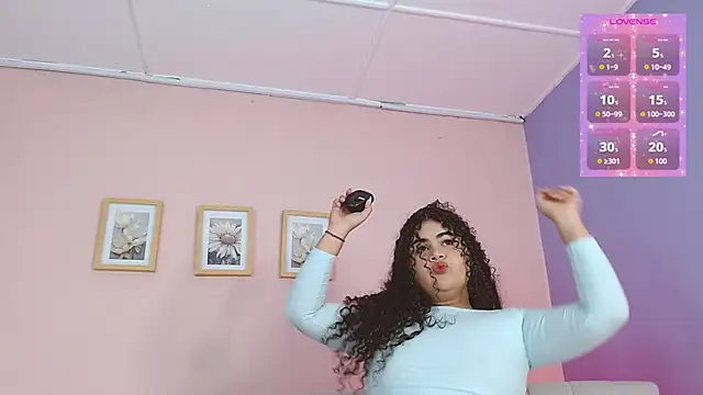 Snapshot of lourdes_moon22 chatting on September 2025 02:39:02 AM lourdes moon22 online show from September 2025 02:39:02 AM