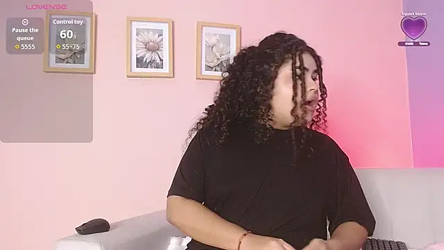 Snapshot of lourdes_moon22 chatting on October 2025 12:57:02 PM lourdes moon22 online show from October 2025 12:57:02 PM