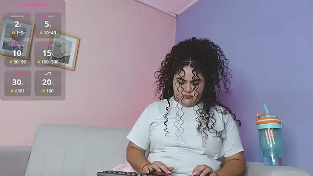 Snapshot of lourdes_moon22 chatting on October 2025 01:09:01 PM lourdes moon22 online show from October 2025 01:09:01 PM